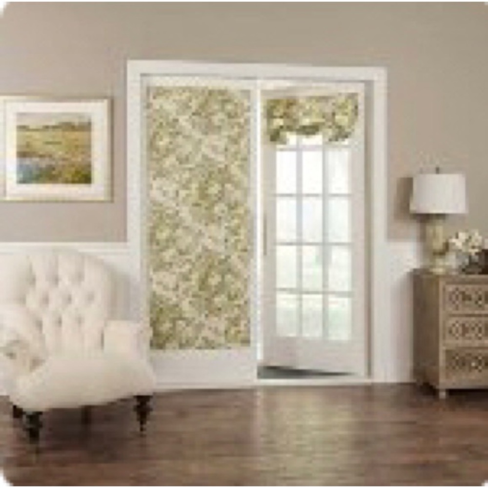 Roll up Waverly Spring Bling Door Panel in platinum.